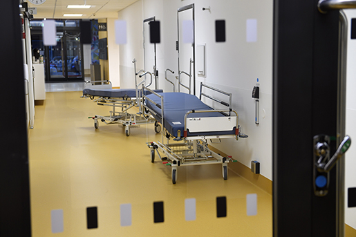 STOCKHOLM 20161120 Interiˆr frÂn Nya Karolinska. S‰ngar i korridor. Foto: Henrik Montgomery / TT / kod 10060