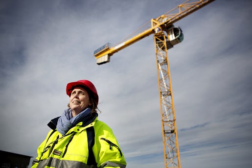 Bygg-vd:n Carin Stoeckmann tror det blir svårt att hålla koll på alla avtal som är inblandade i ett bygge – både för entreprenören och för upphandlaren. Foto: Jenny Leyman
