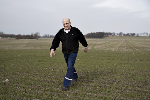 Nedläggningen av Findus är ingen katastrof för ärtodlaren Fredrik Krokstorp. Han odlar också raps, gräsfrö, sockerbetor och spannmål. Men han oroar sig över att Sverige tappar kompetens i livsmedelshantering.