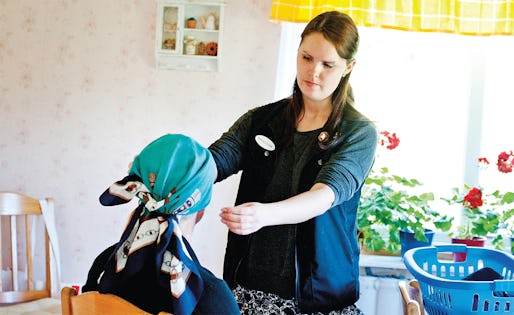 Madeleine Karlsson, skyddsombud för Kommunal i Leksand, stred i flera år för att hon och hennes kollegor i hemtjänsten skulle få arbetskläder. Foto: Ulf Palm/TT