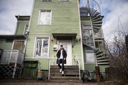 Ett eget rum för första gången på mycket länge, men delat kök och badrum. Enligt en rapport från länsstyrelsernas bosättningsgrupp är boenden för nyanlända oftast av ”tillfällig karaktär” och 80 procent av kommunerna säger sig ha bostadsbrist.