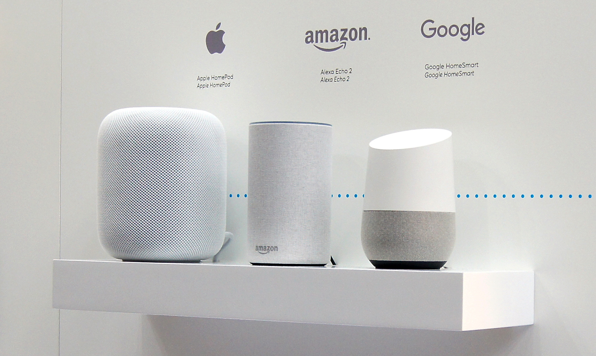 Tre enheter för Busch-Voice Control