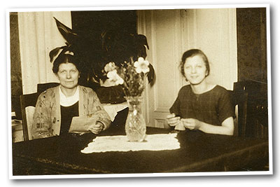 Mormor och mormorsmor.