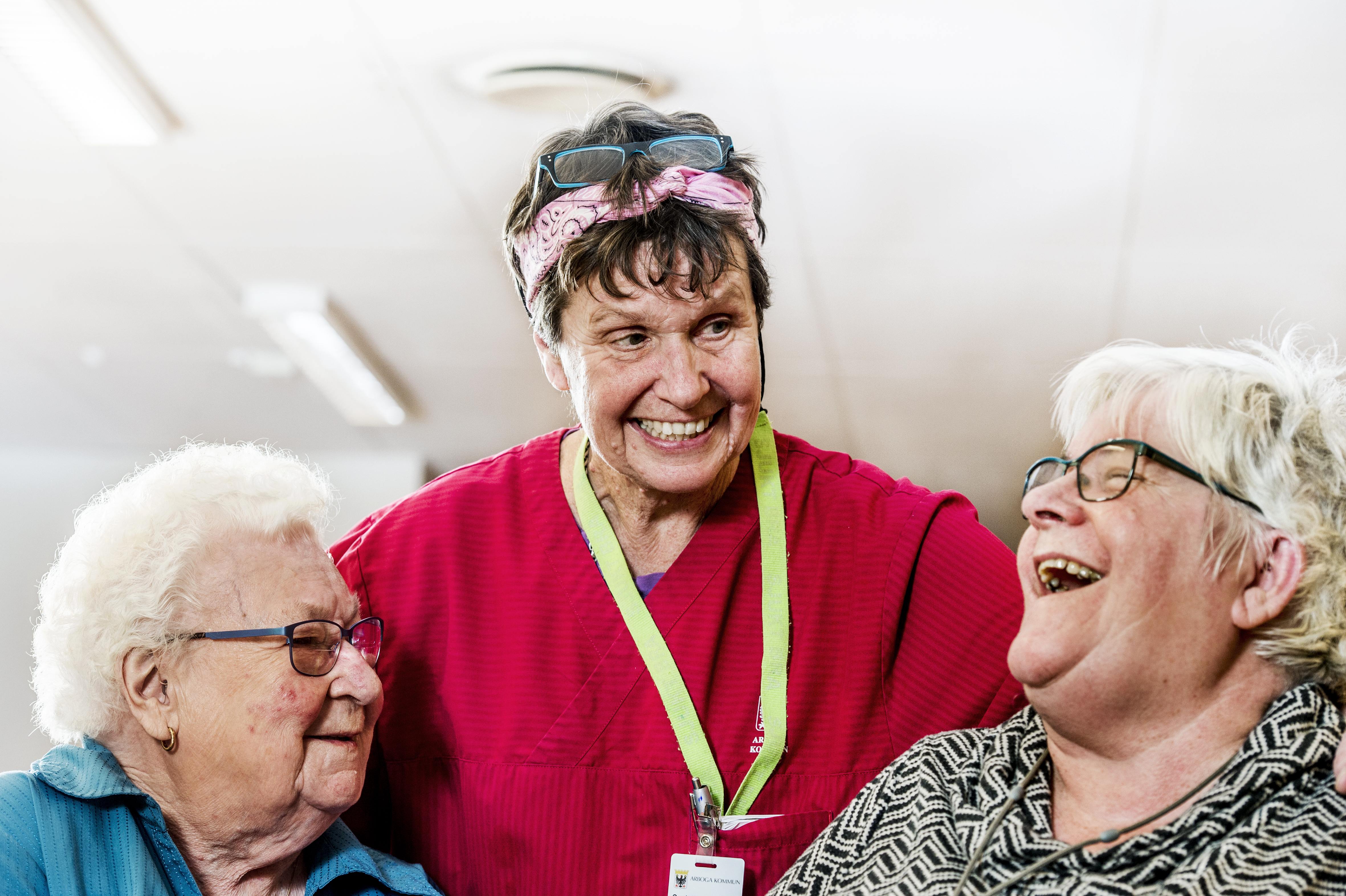 Åsa Lindh med Inga-Lisa Holmberg och Barbro Nordgren.