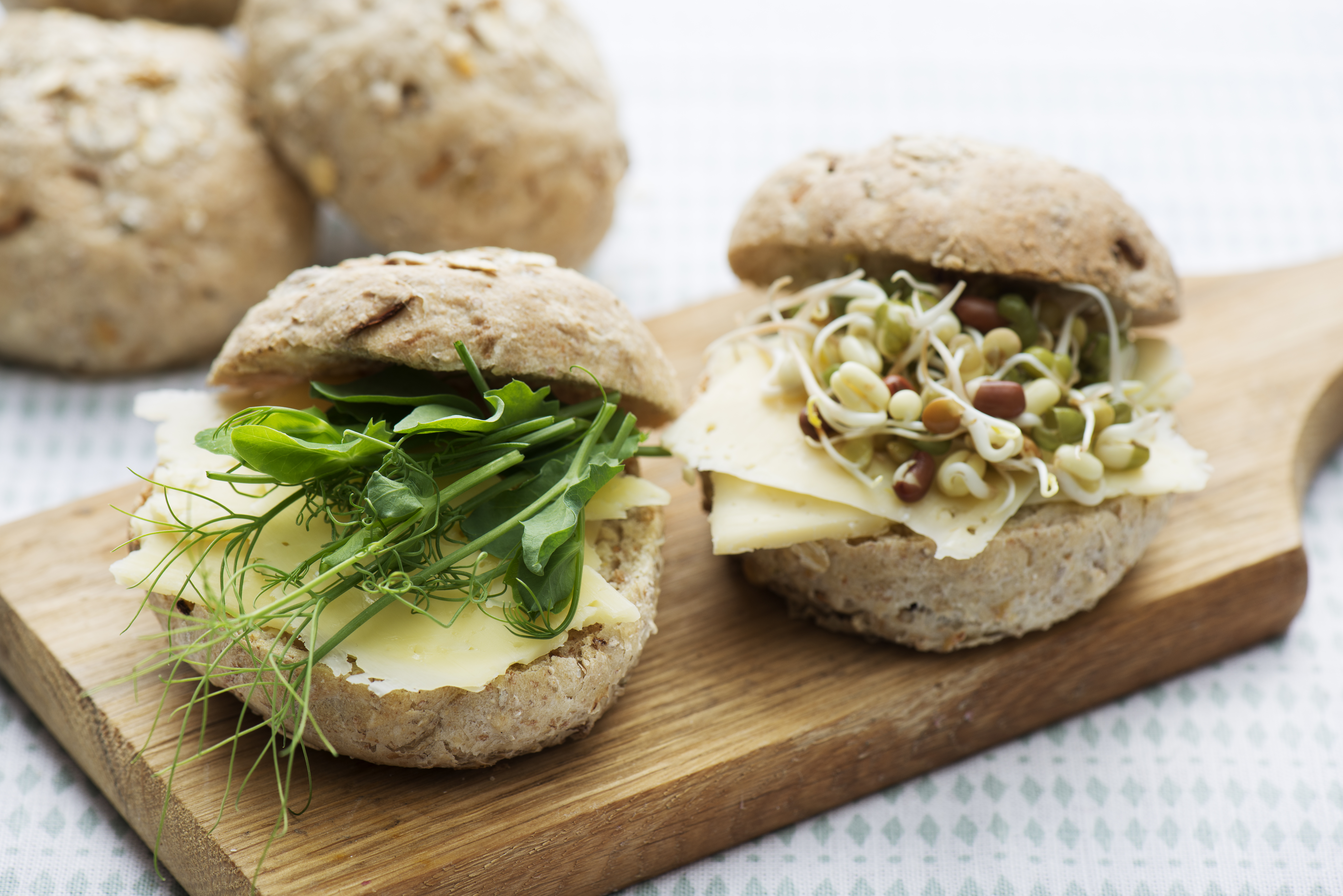 Frallor bakade med lins- och böngroddar.