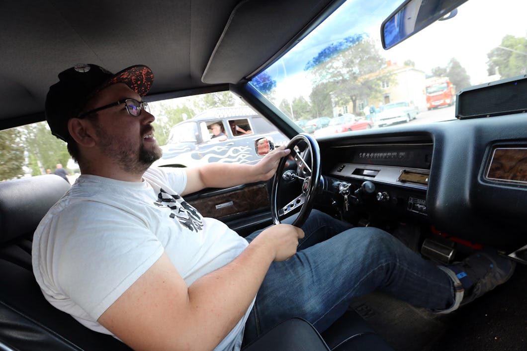 Magnus Pernils i sin Pontiac