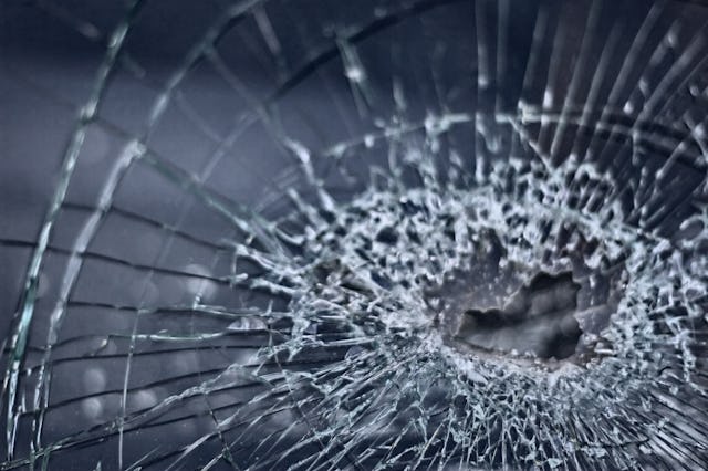 Krossat glas (genrebild).