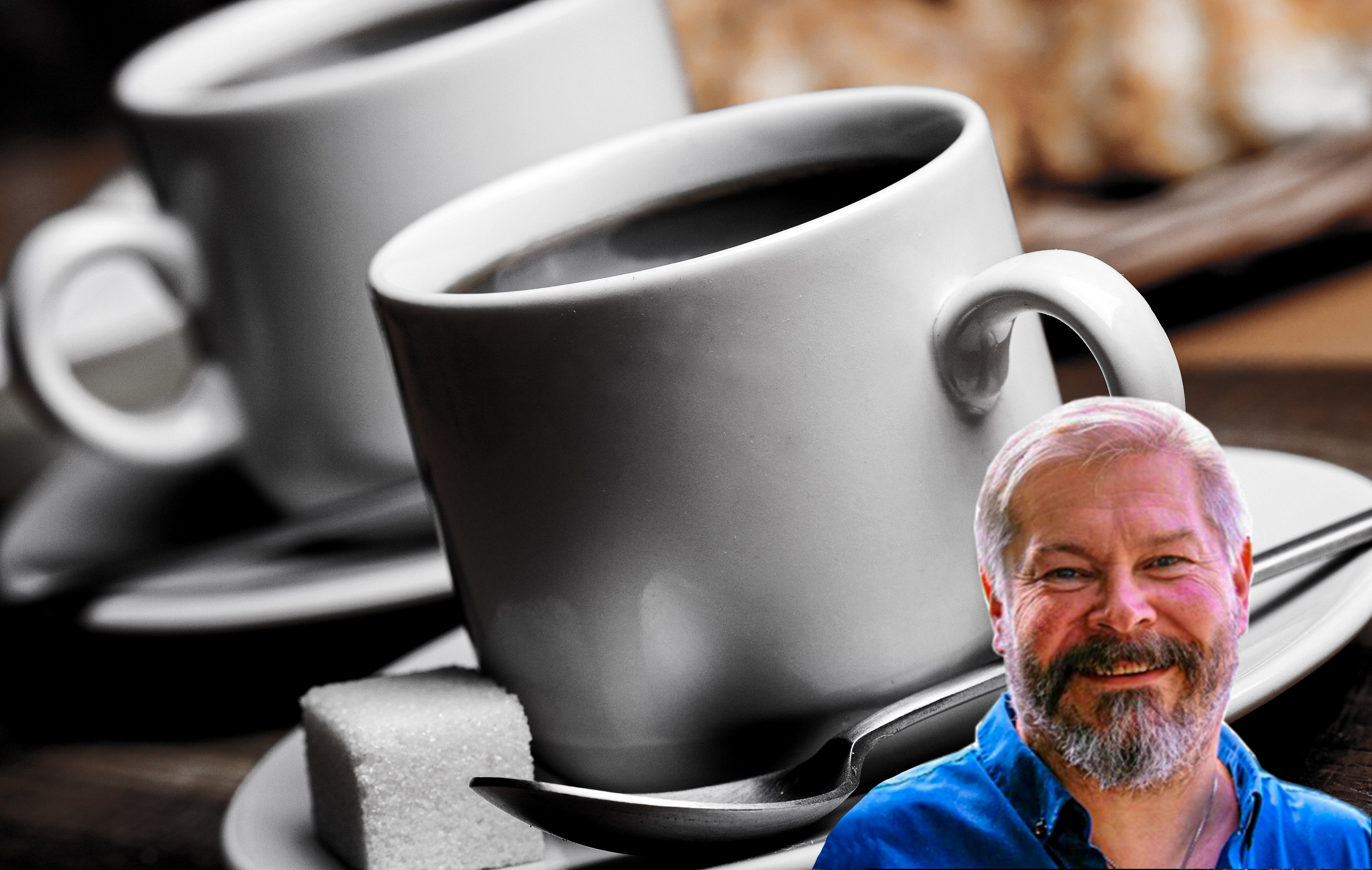 En bild på två kaffekoppar med ett porträtt av Dylan Färemark monterat i hörnet.