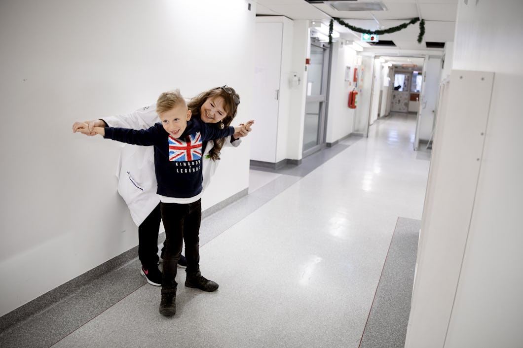 Annika Uvemark med sjuåriga Abbe.