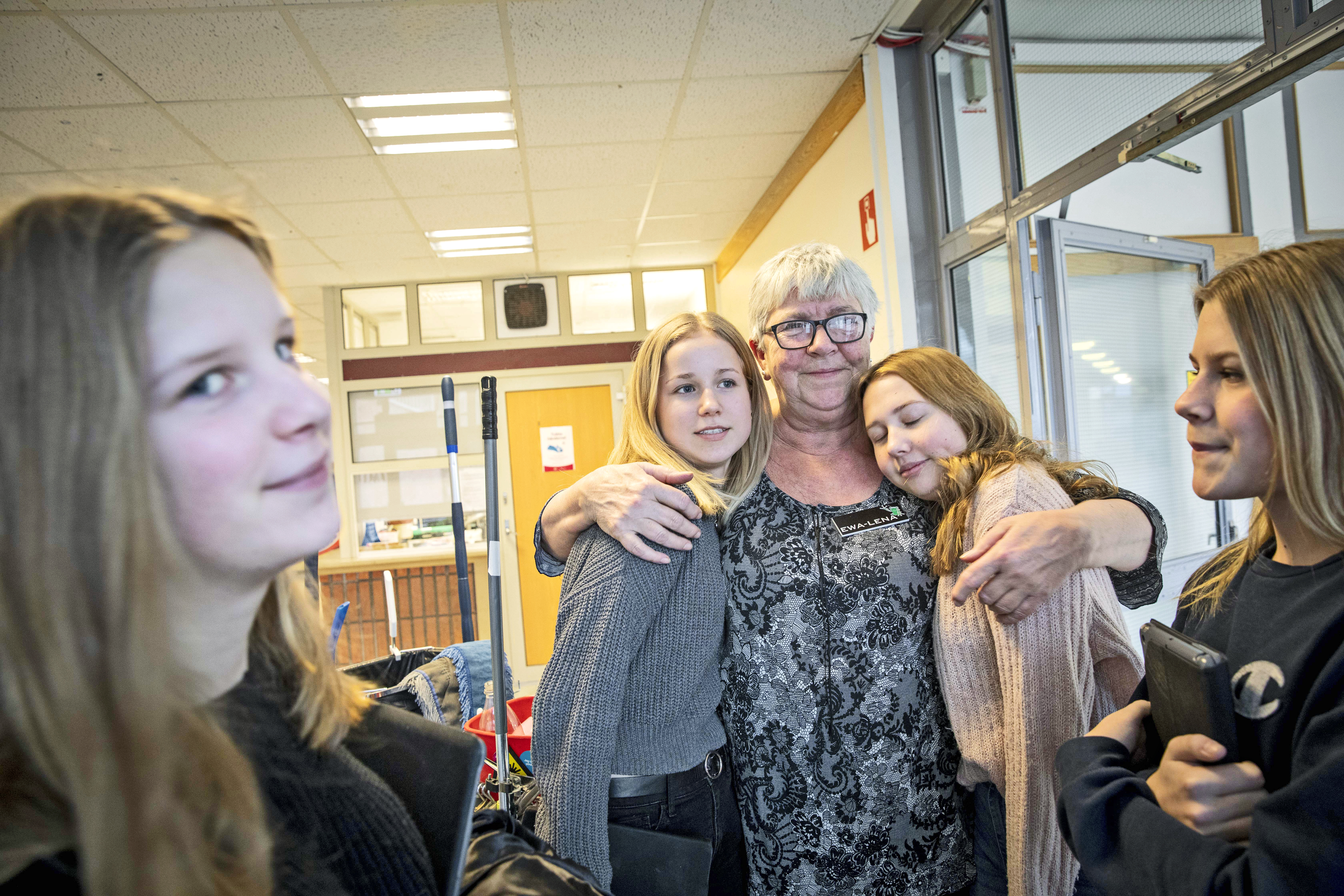 Ewa-Lena Klingberg med Nea, Frida och Ebba i 9F.