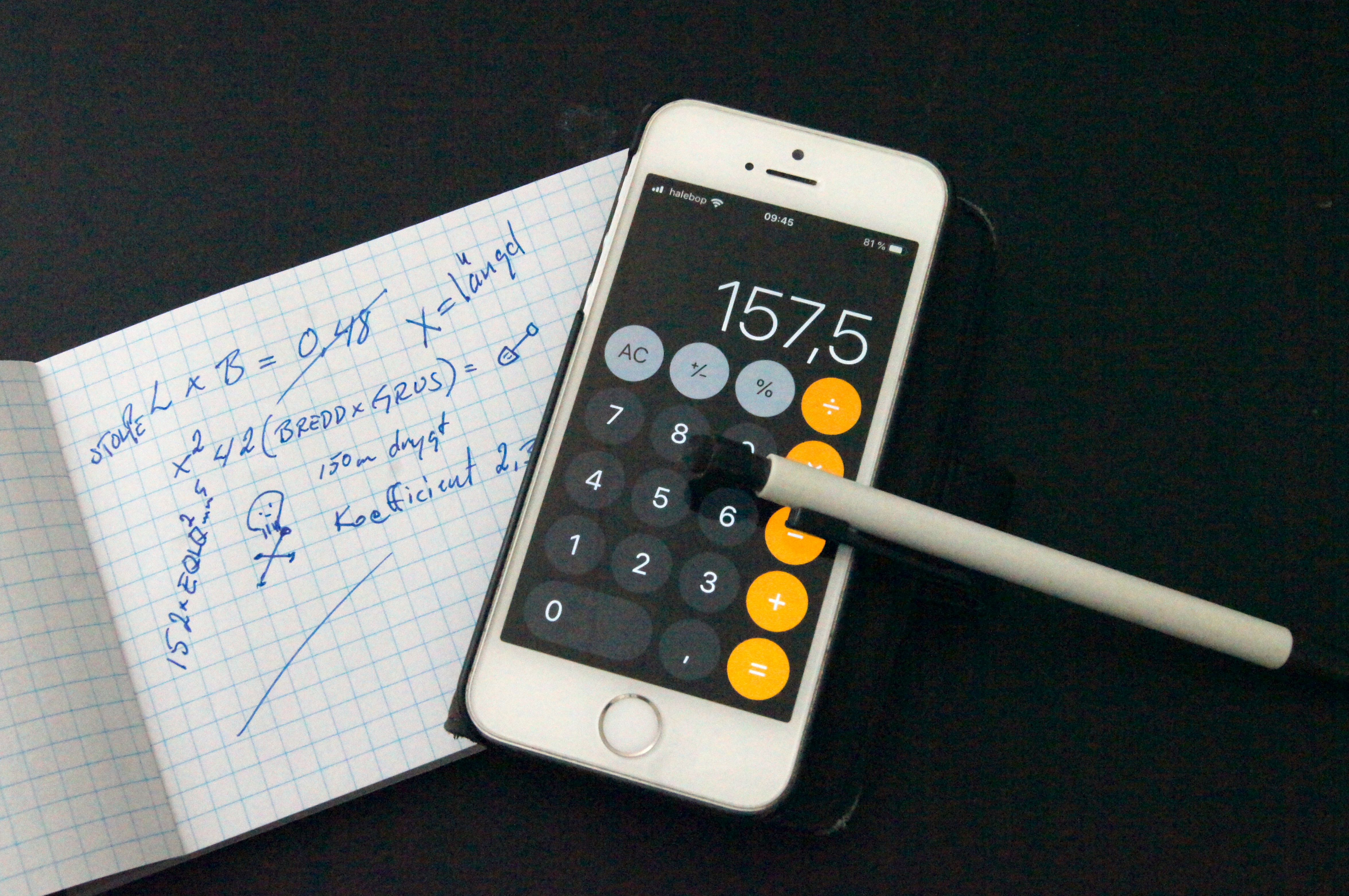 En telefon med kalkylator