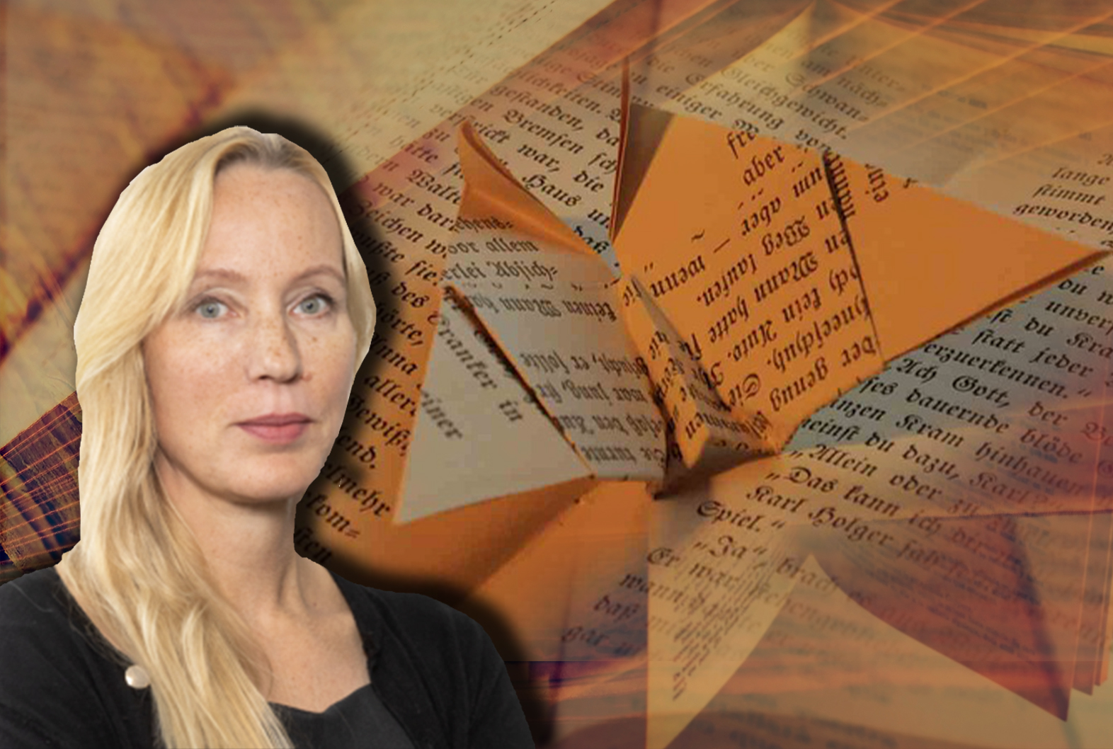 Boksidor vikta till origami, med ett foto av Anna Norling noterat över.