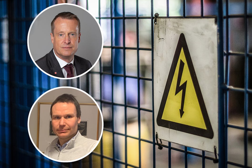 En skylt som varnar för erfara, med porträtt på Anders Ygeman och Petter Johansson monterade över.