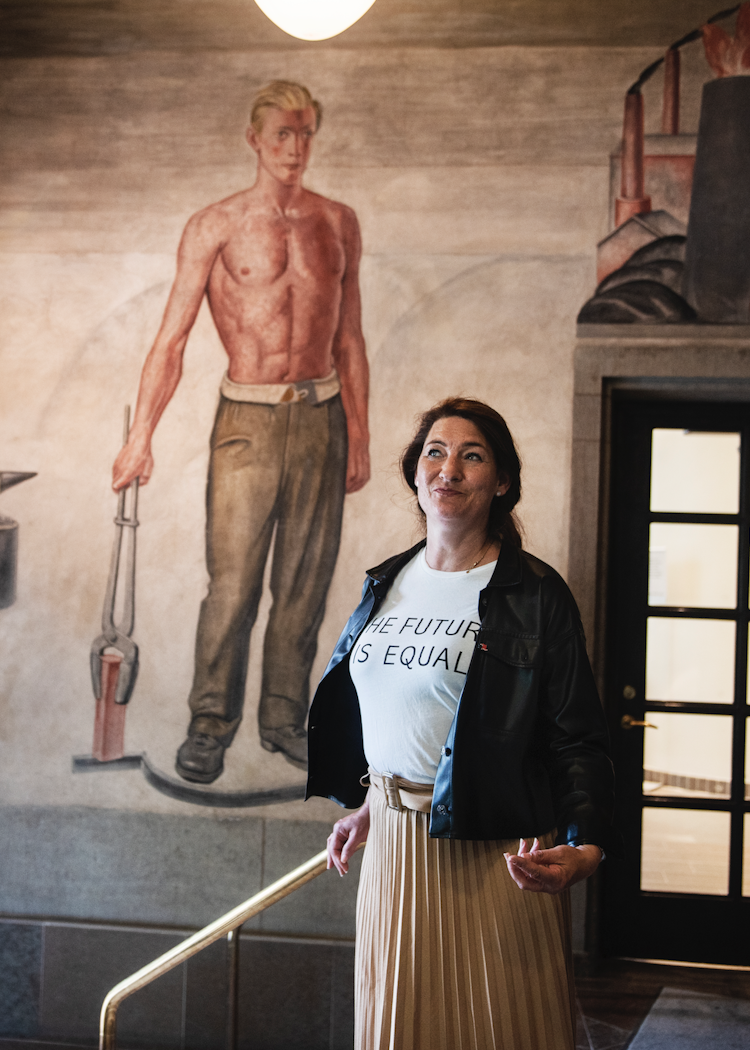 Susanna Gideonsson i LO-borgens entré.