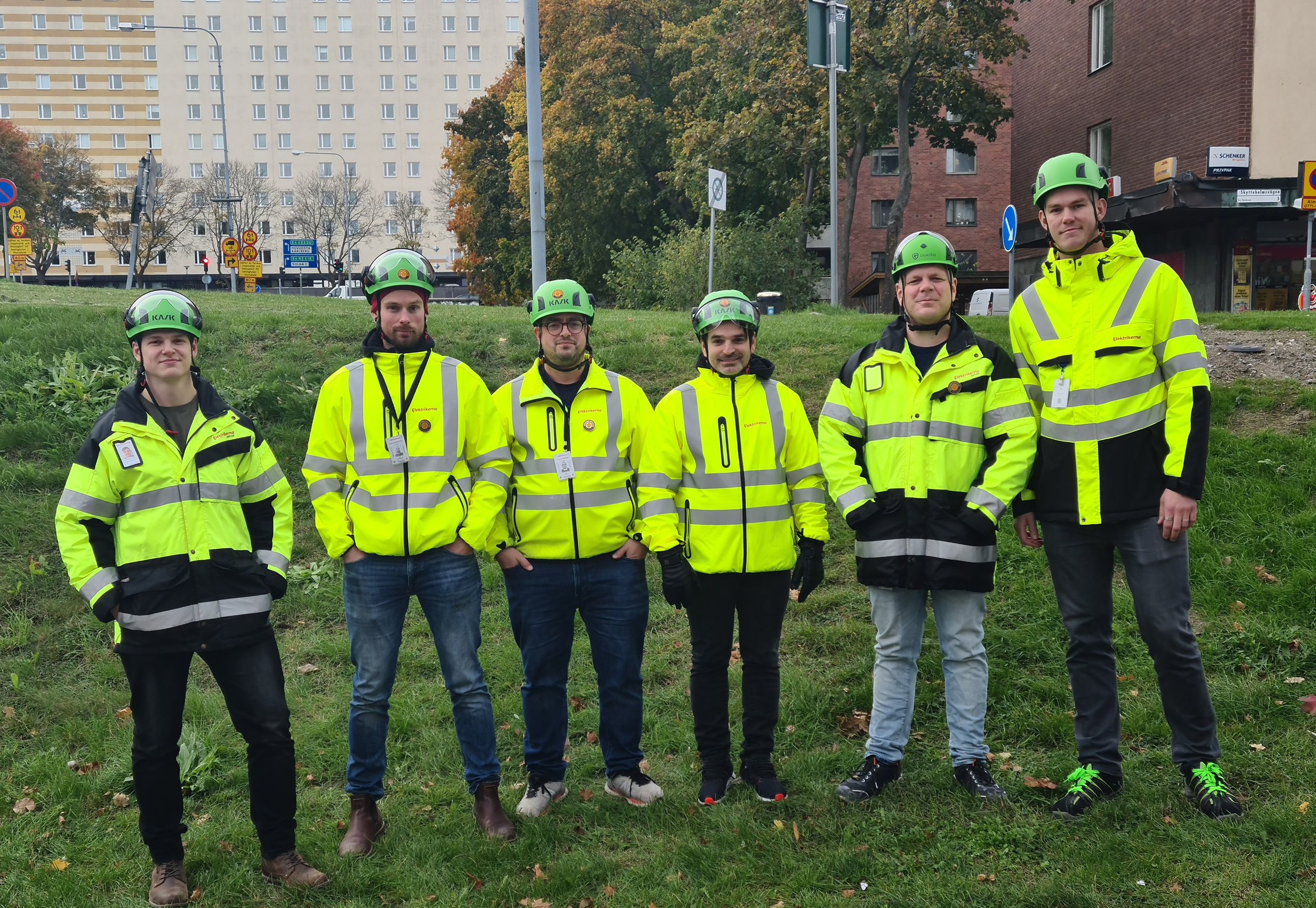 Gruppbild på skyddsombuden utomhus