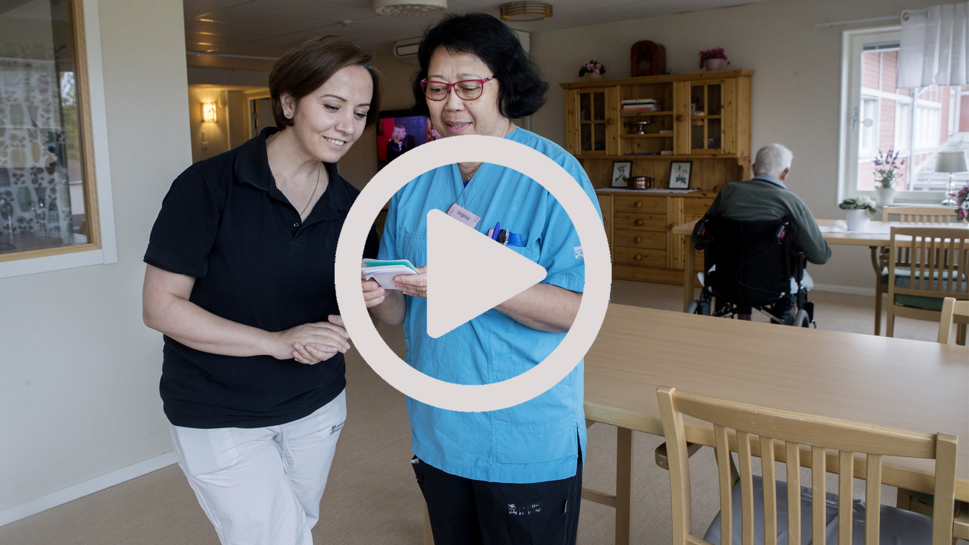 Madlin Alnajjar och Virginia Eriksson.