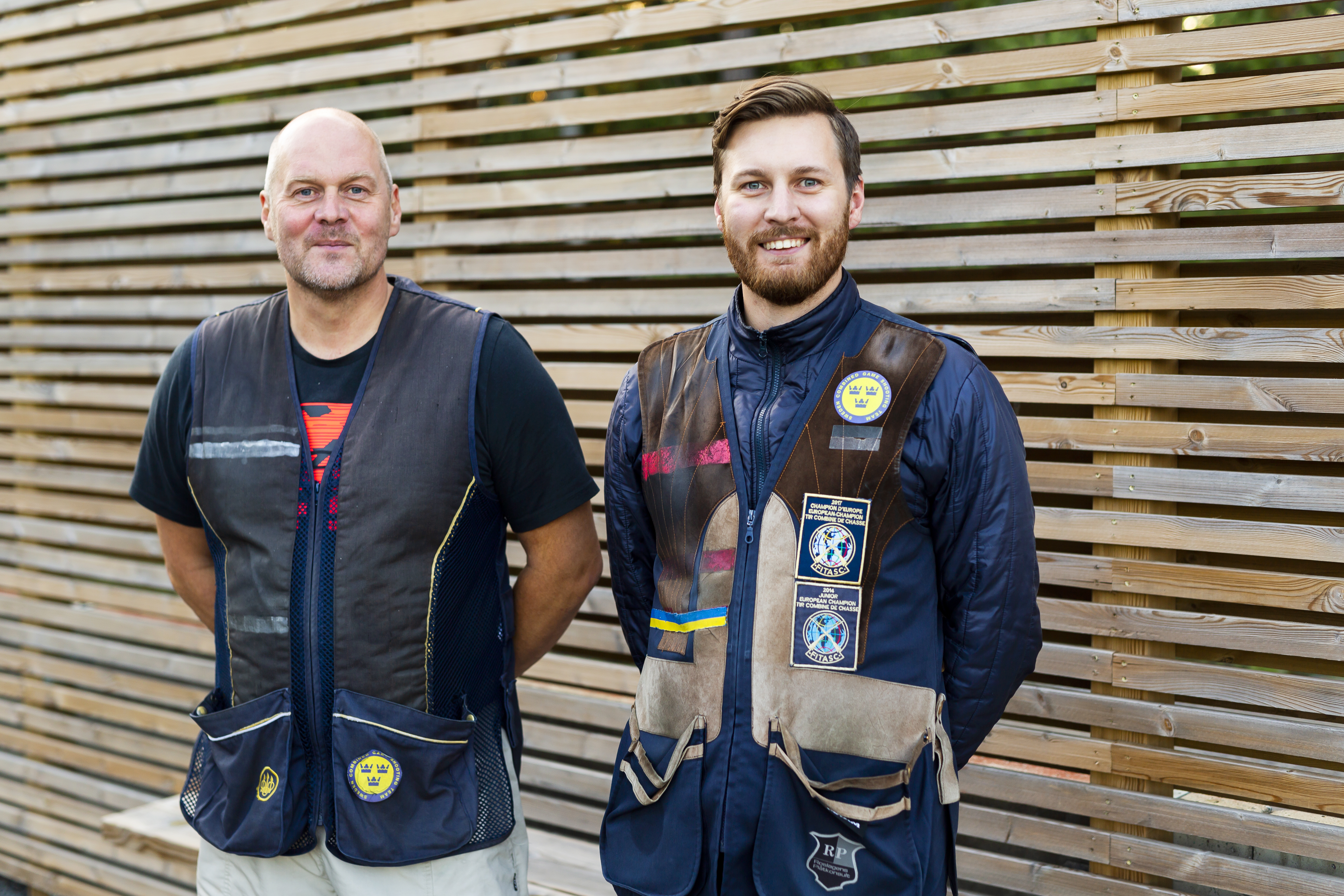 Pierre Håkansson och sonen Emil på skyttebanan