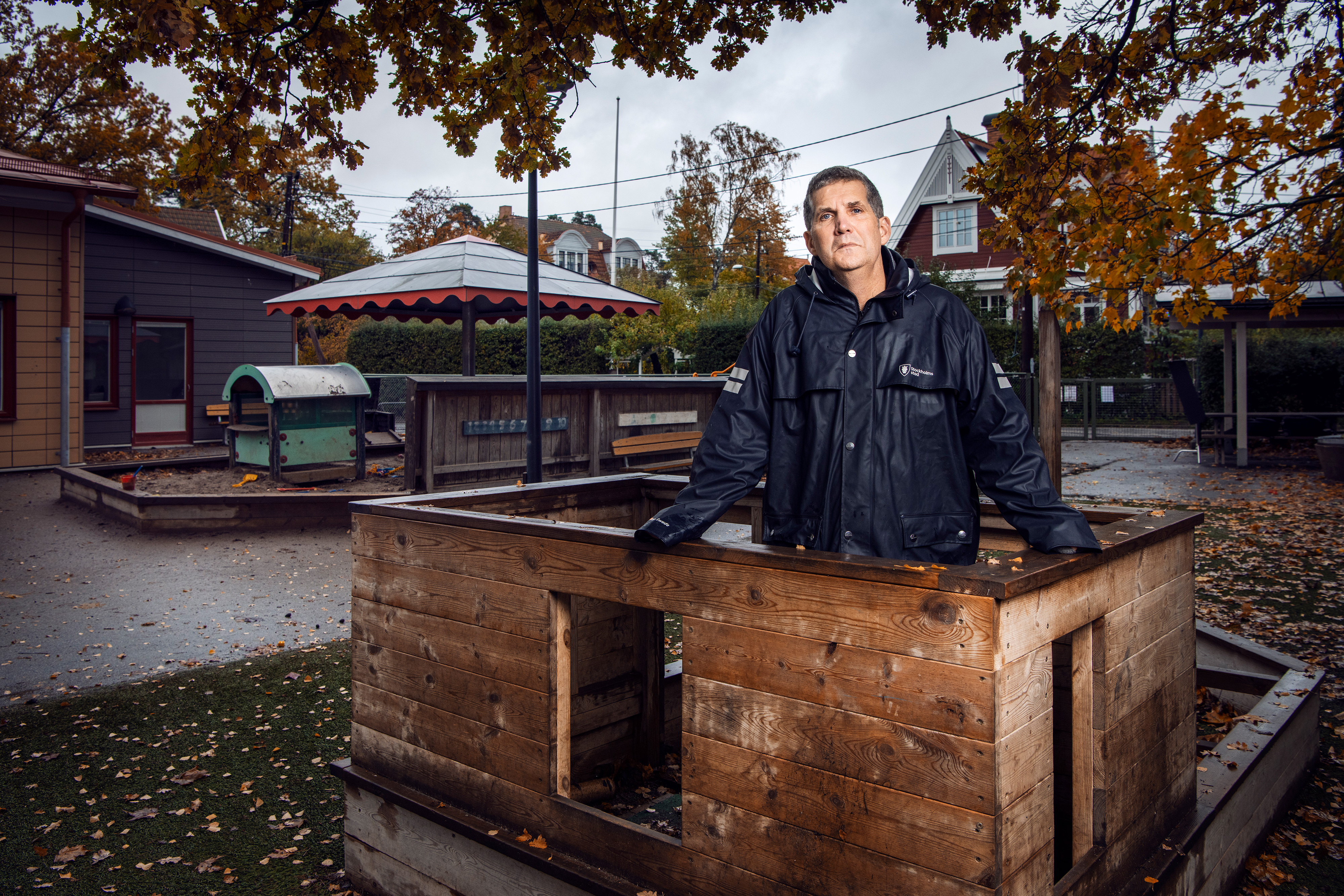 Michael Dixon, barnskötare.