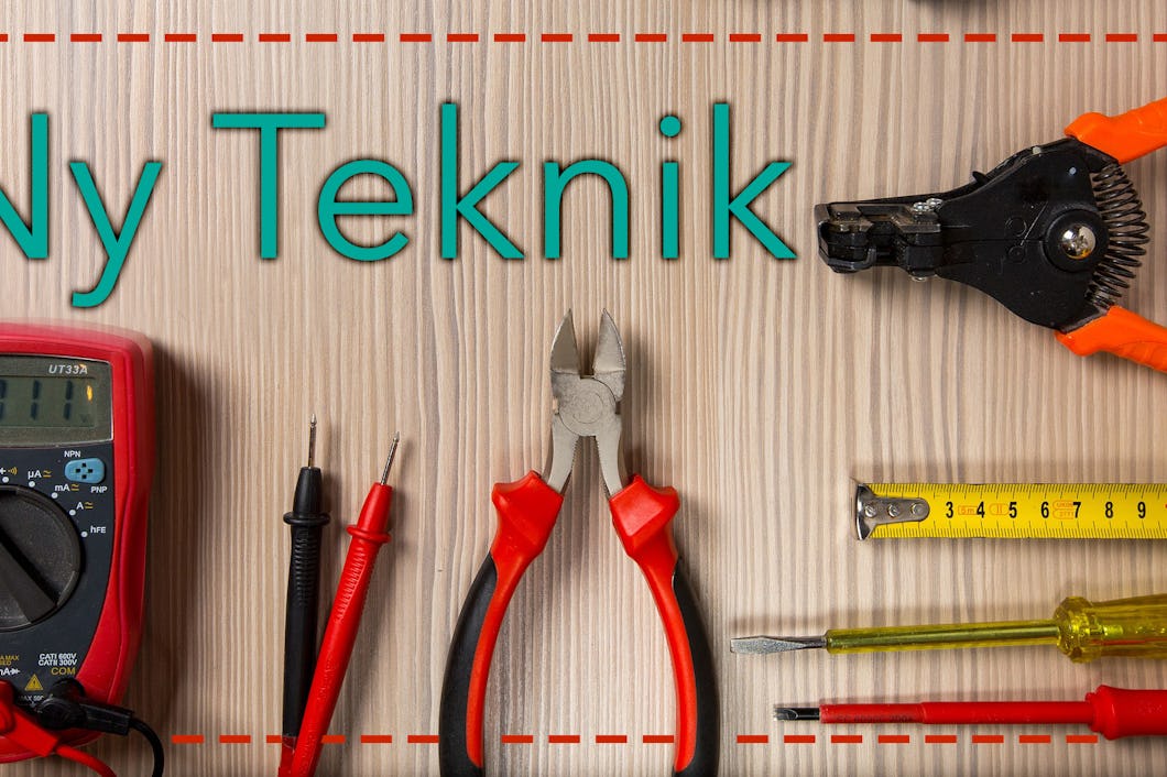 Texten "Ny teknik" monterat över en samling verktyg på ett bord