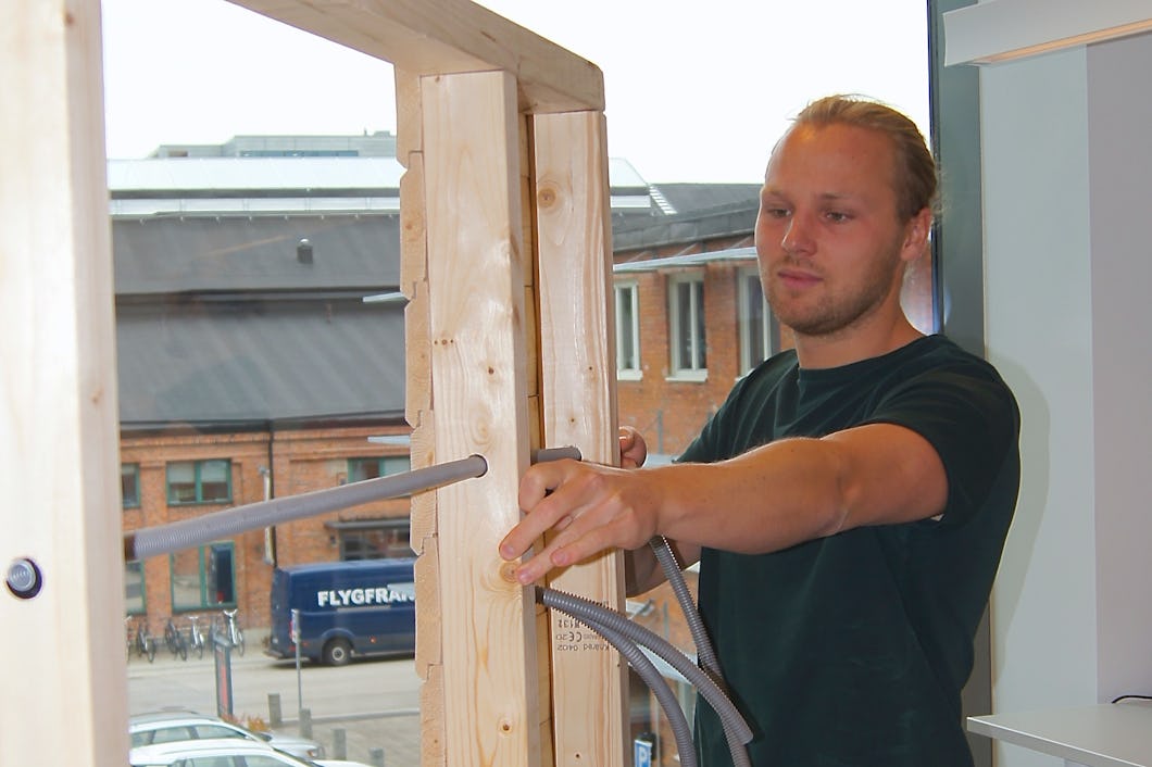Svante Olsson arbetar med reglar