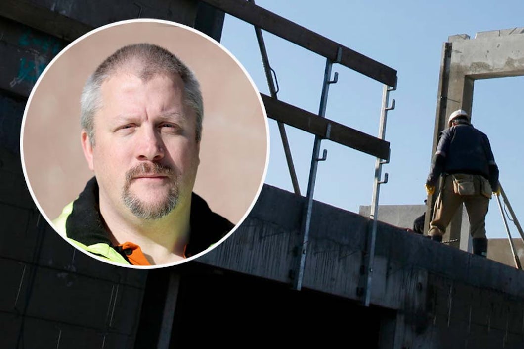 En bild på Sven Höckert monterad över en bild på en person på ett bygge