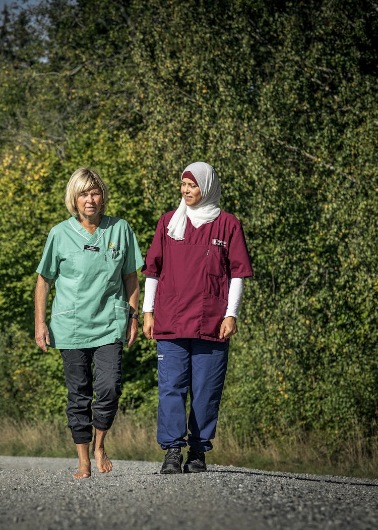 Rosmari Löfdahl och Samia Ahmad, undersköterskor.