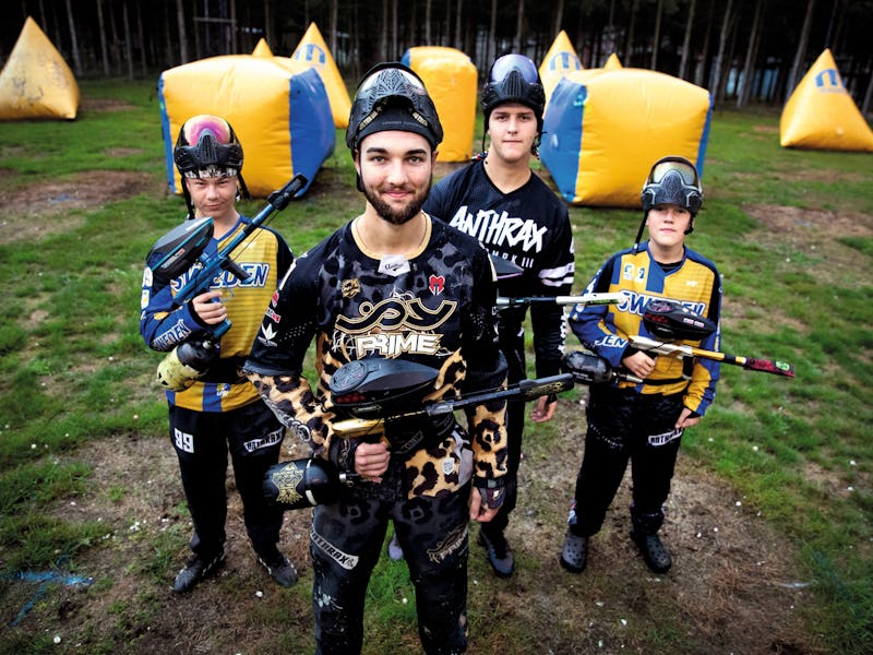 Qizlar oz qinlarida sperma olishadi Qisqa shim va shimlarda siyish aks etgan porno