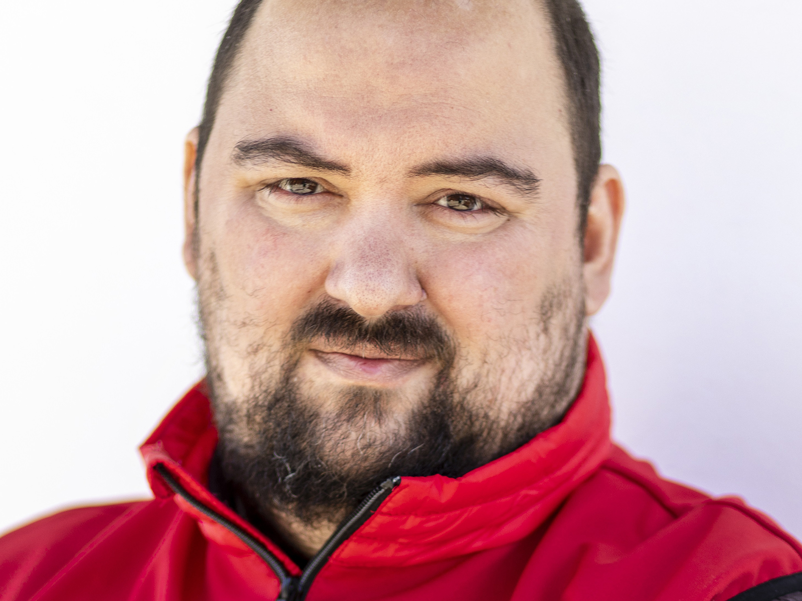 Onur Einesel, barnskötare.