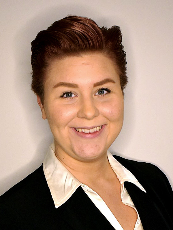 Jennifer Eriksson, elevassistent.