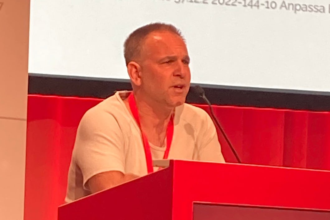 Thomas Skoglund i talarstolen under Elektrikernas förbundsmöte 2022