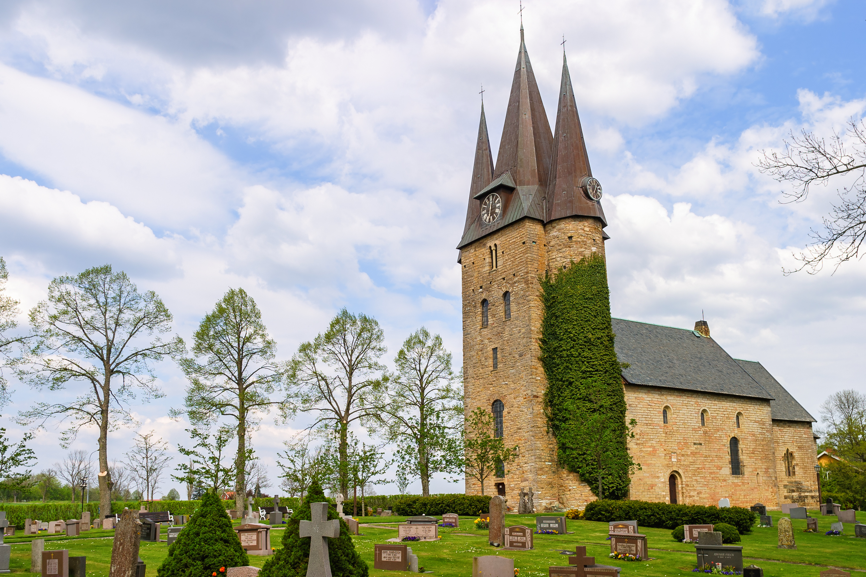 Husaby kyrka (genrebild).
