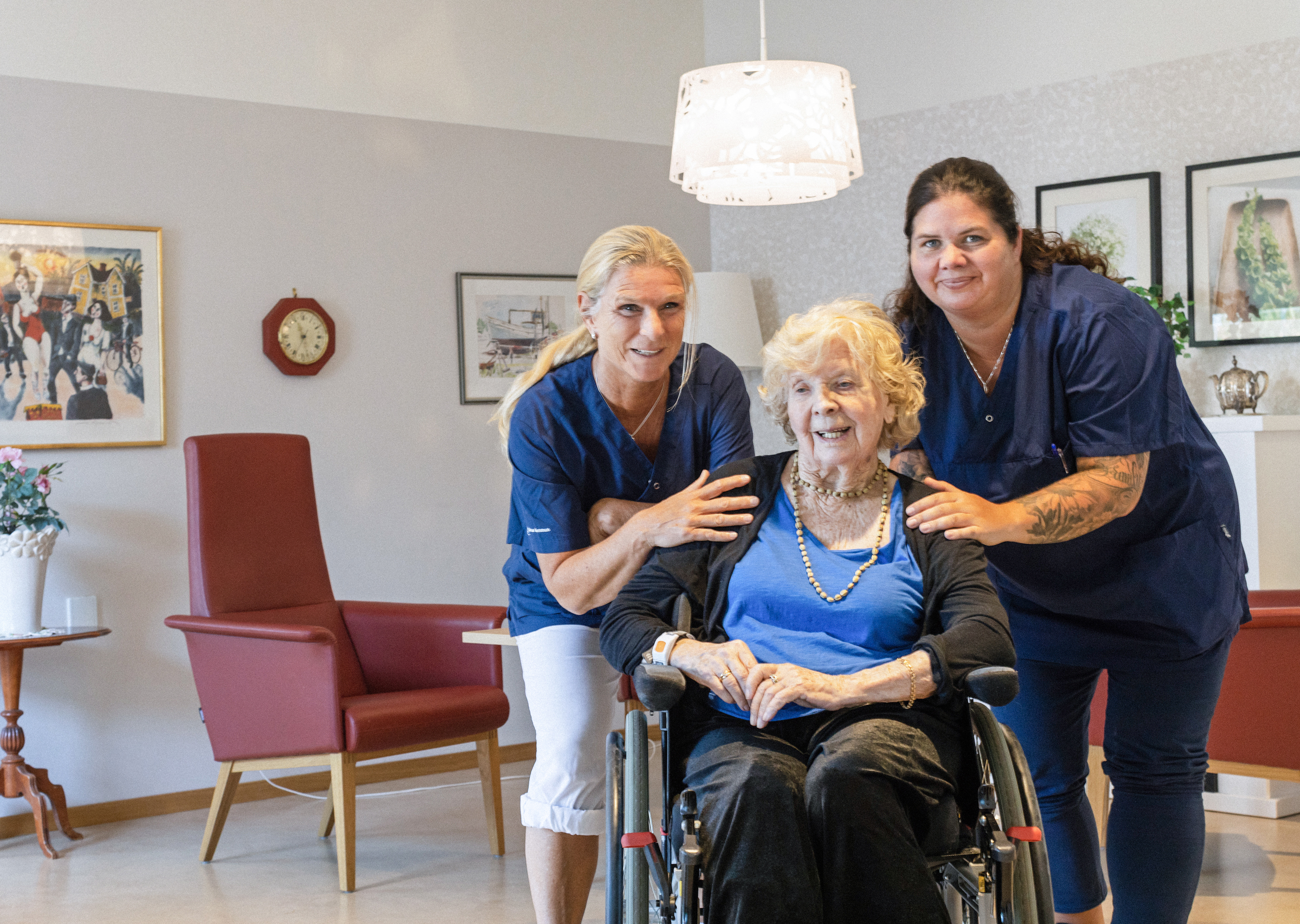 Susanne Frisk och Marléne Karlsson tillsammans med Inez Lundberg.