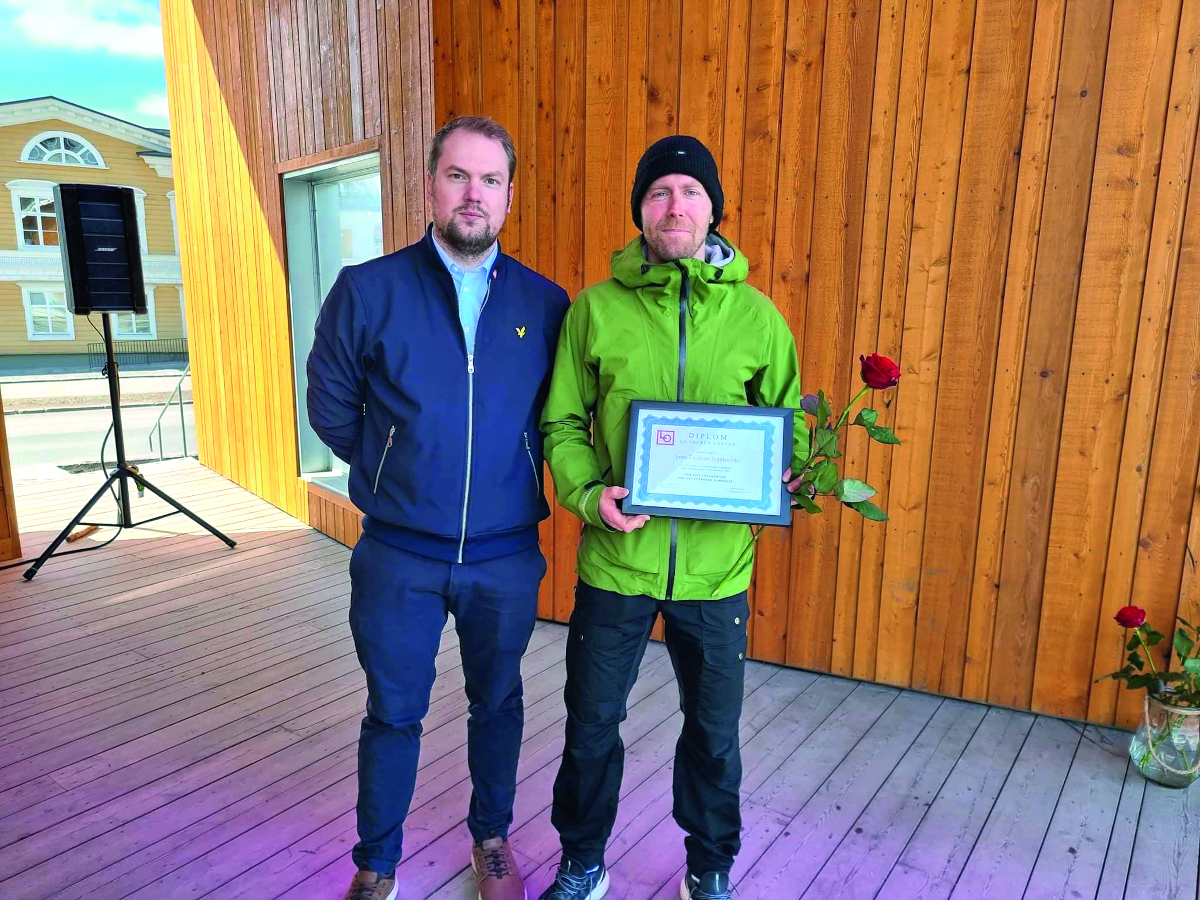 Sven Eriksson Sundström och Robert Harlin på en scen.