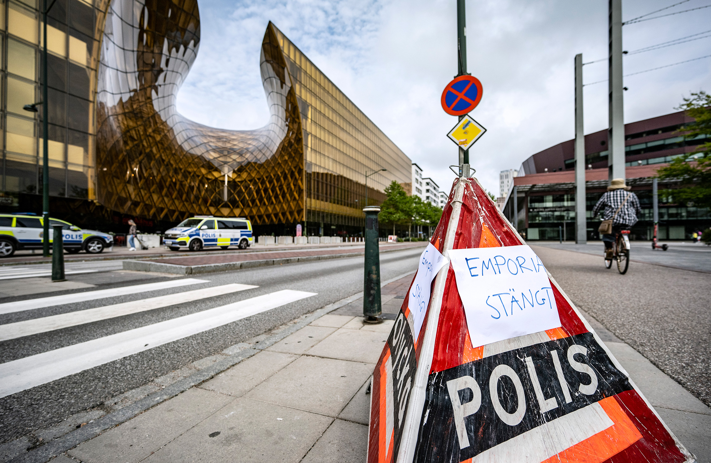 Ett avstängt Emporia efter mordet.