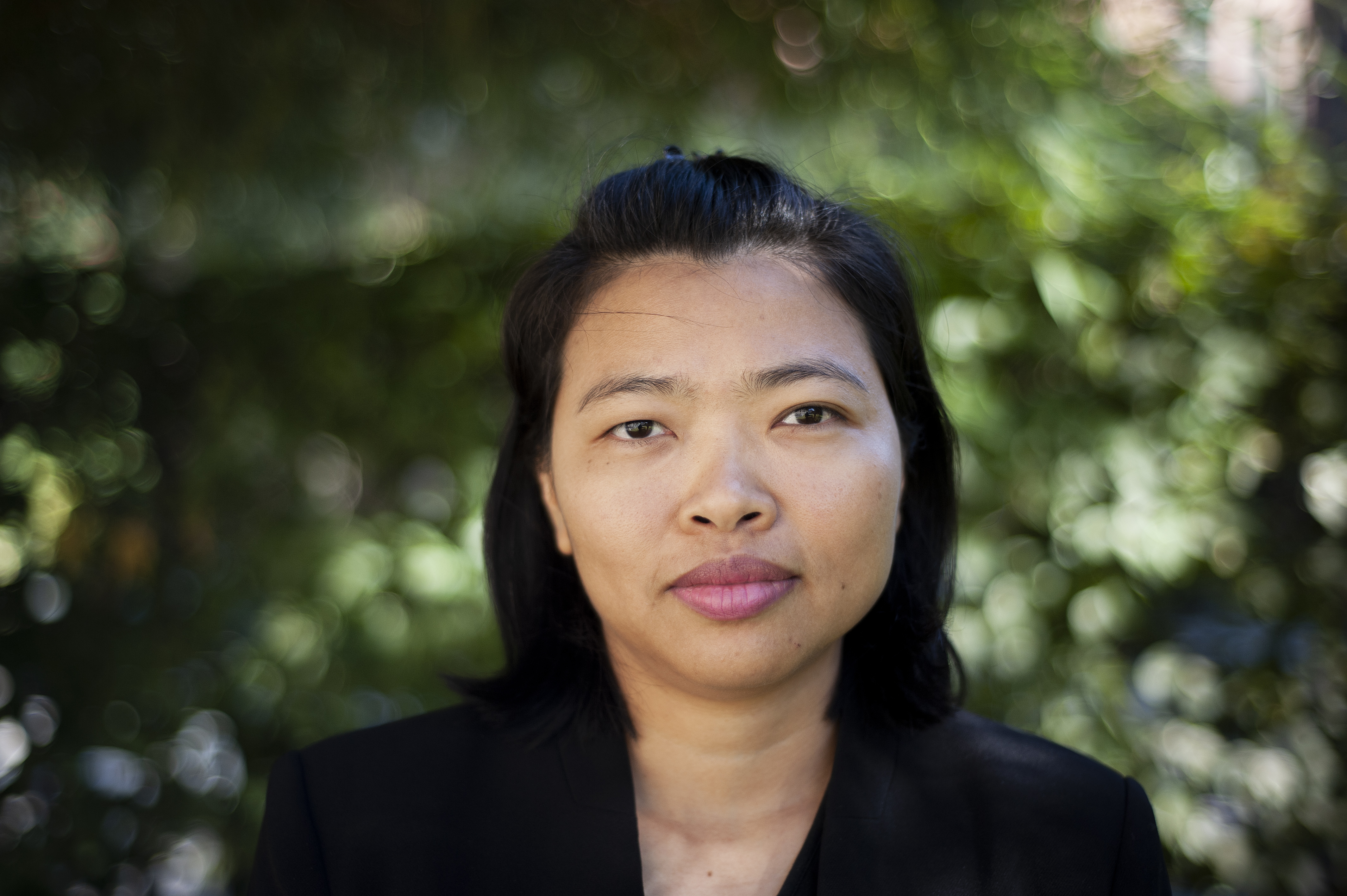 Porträtt i närbild på Khaing Zar.