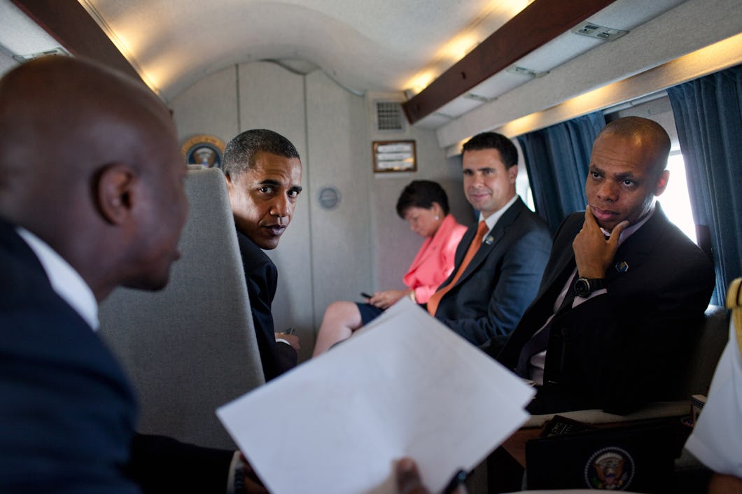 Barack Obama, till höger, och Patrick Gaspard ombord regeringsplanet Air Force One.