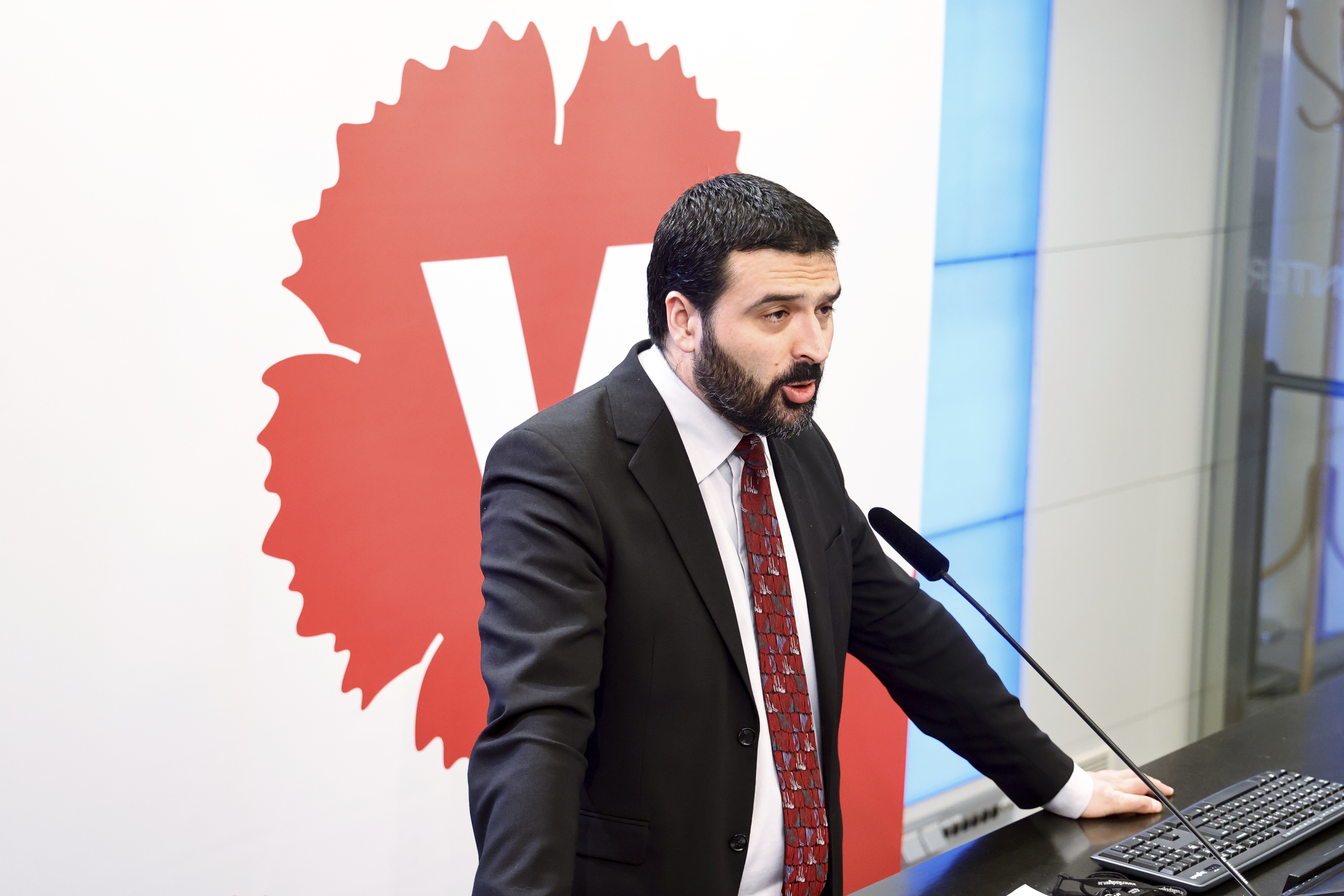 Ali Esbati, ekonomisk-politisk talesperson för Vänsterpartiet.