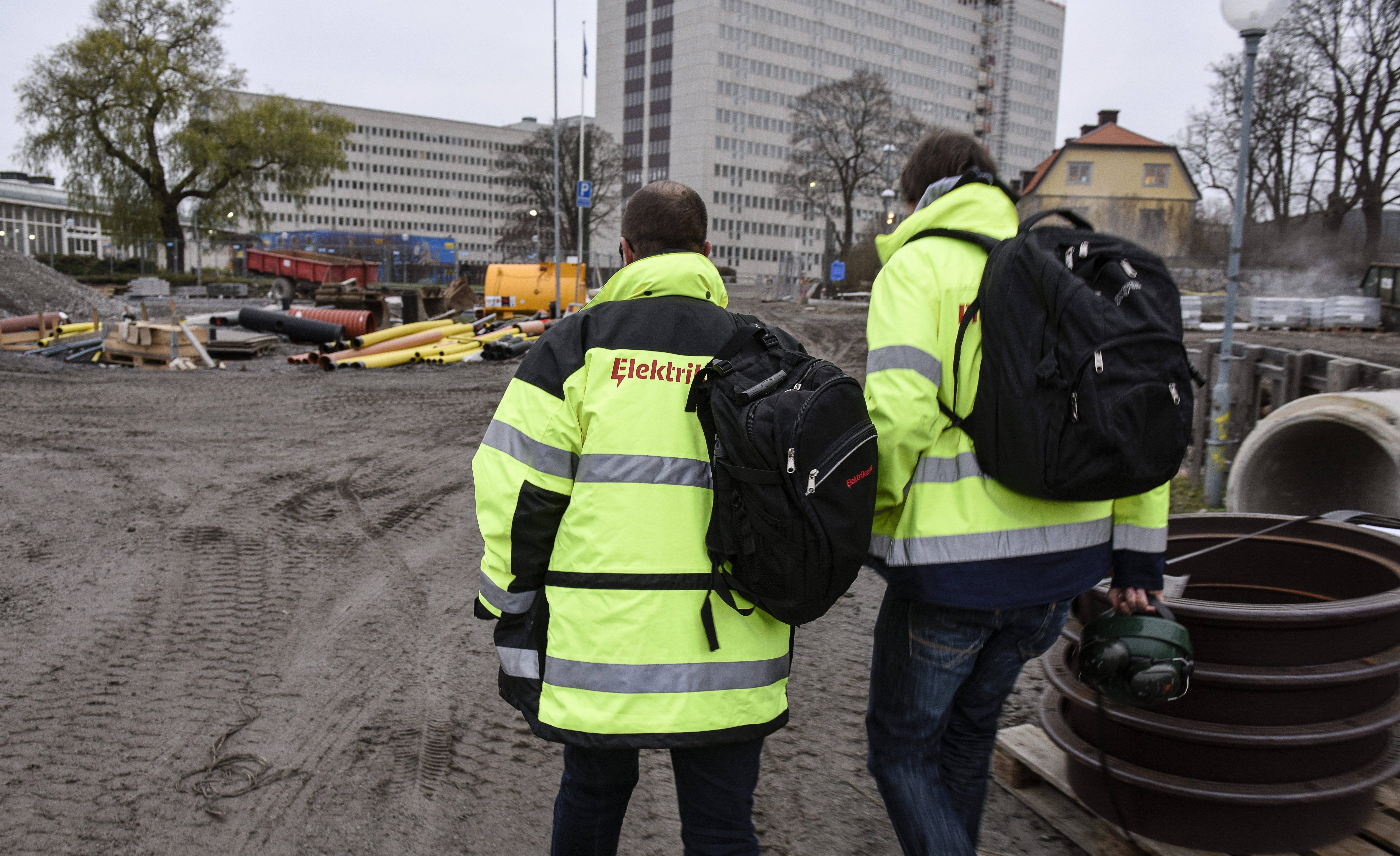 två skyddsombud på inspektion