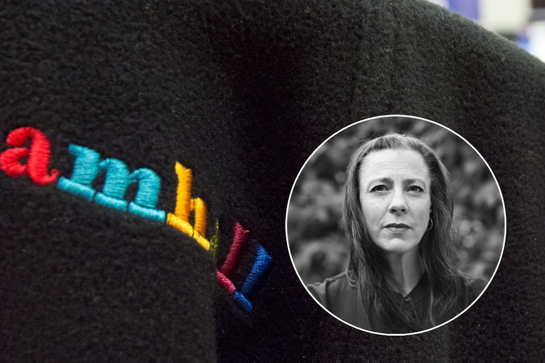 Fotomontage med porträtt på Ciczie Weidby, Vänsterpartiet, och en jacka med Samhall-loggan på.