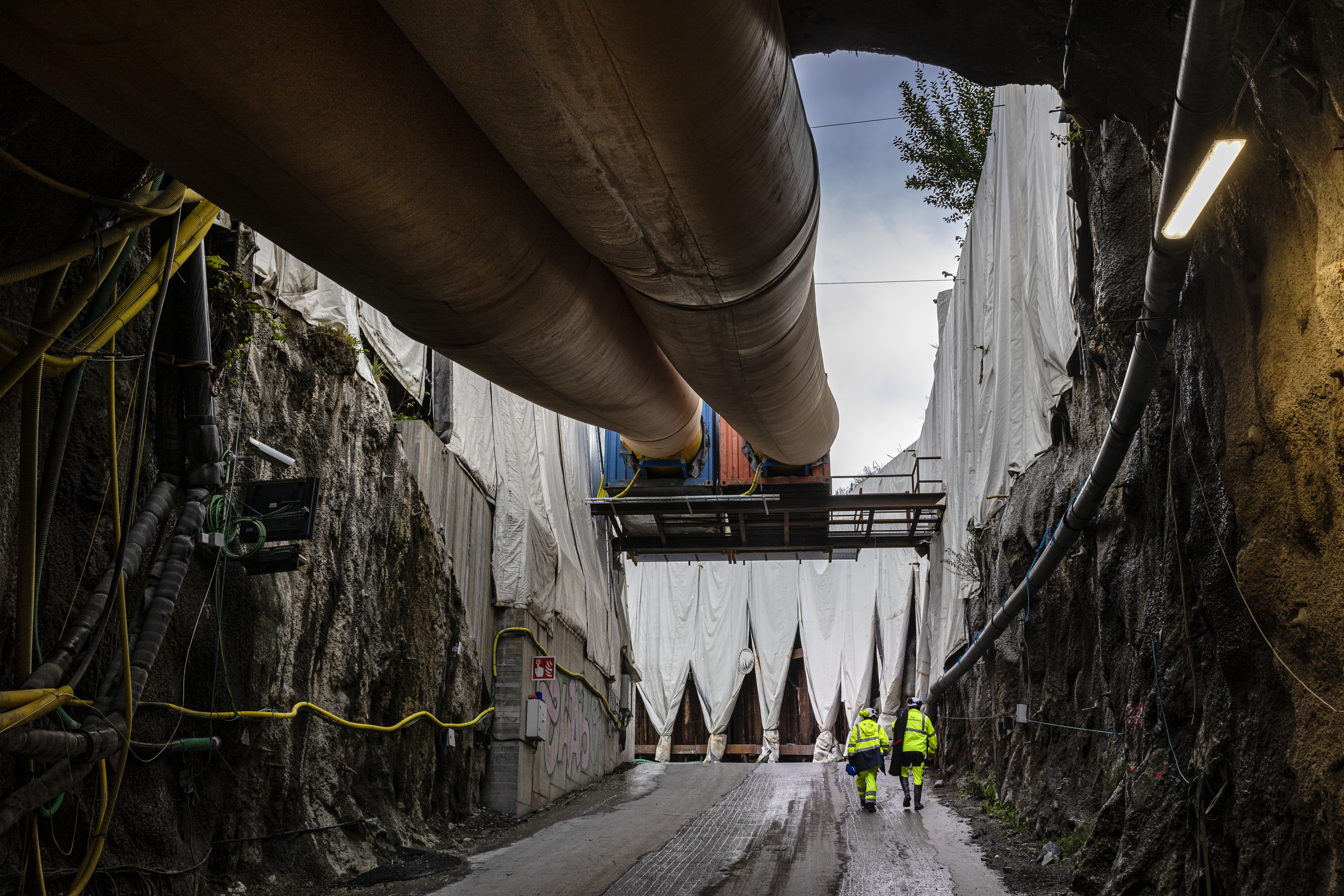På väg ner under marken.