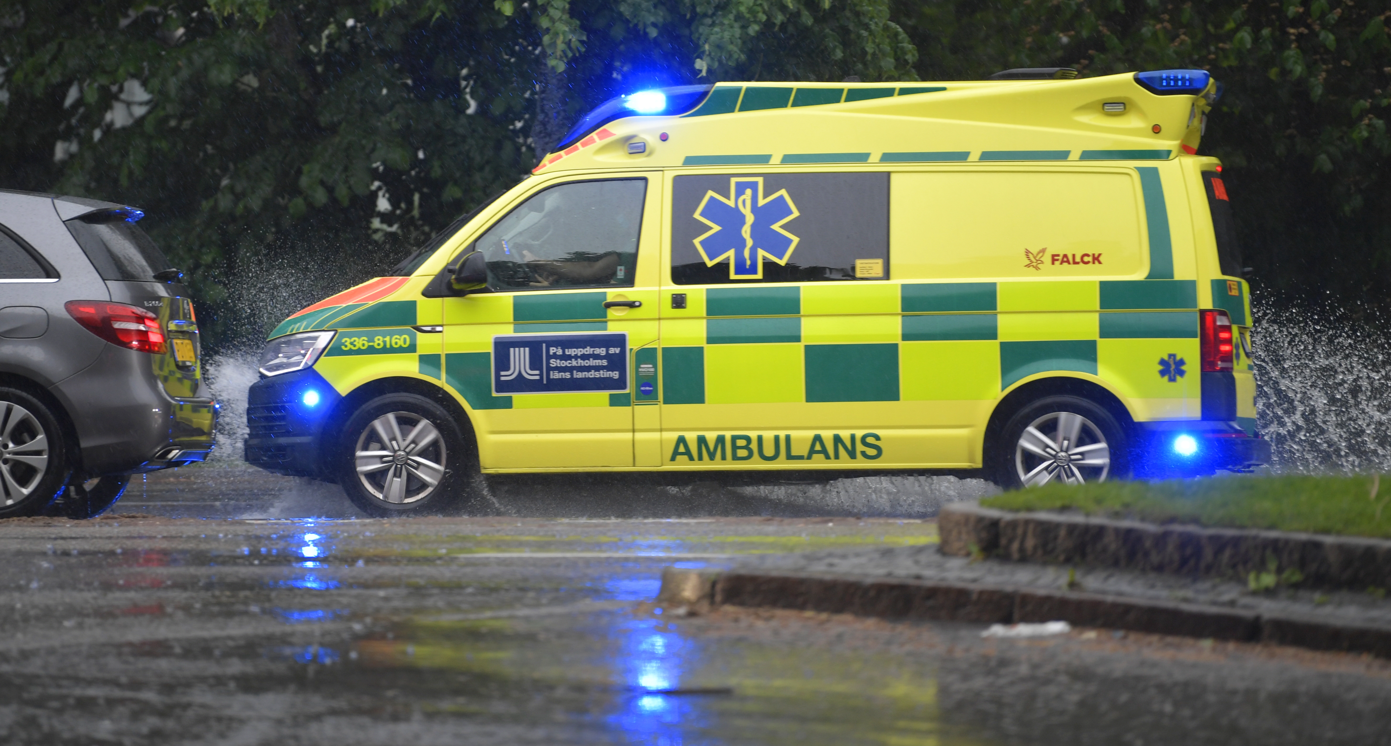 Ambulans på väg
