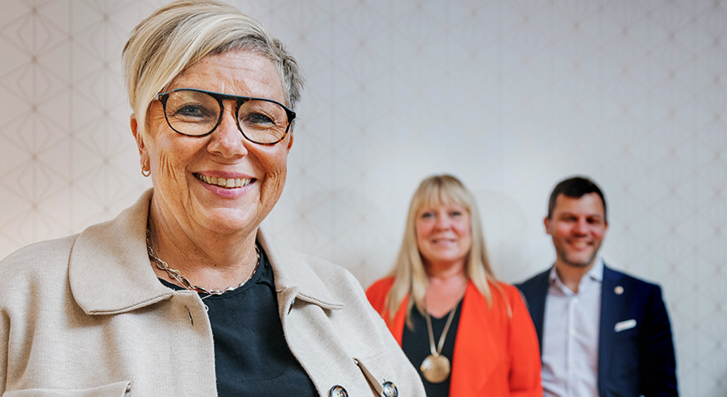 Annelie Karlsson (längst fram) har valts till andre vice ordförande i Handels styrelse. Hon ingår i styrelsens verkställande utskott tillsammans med Linda Palmetzhofer (ordförande) och Martin Nyberg (förste vice).