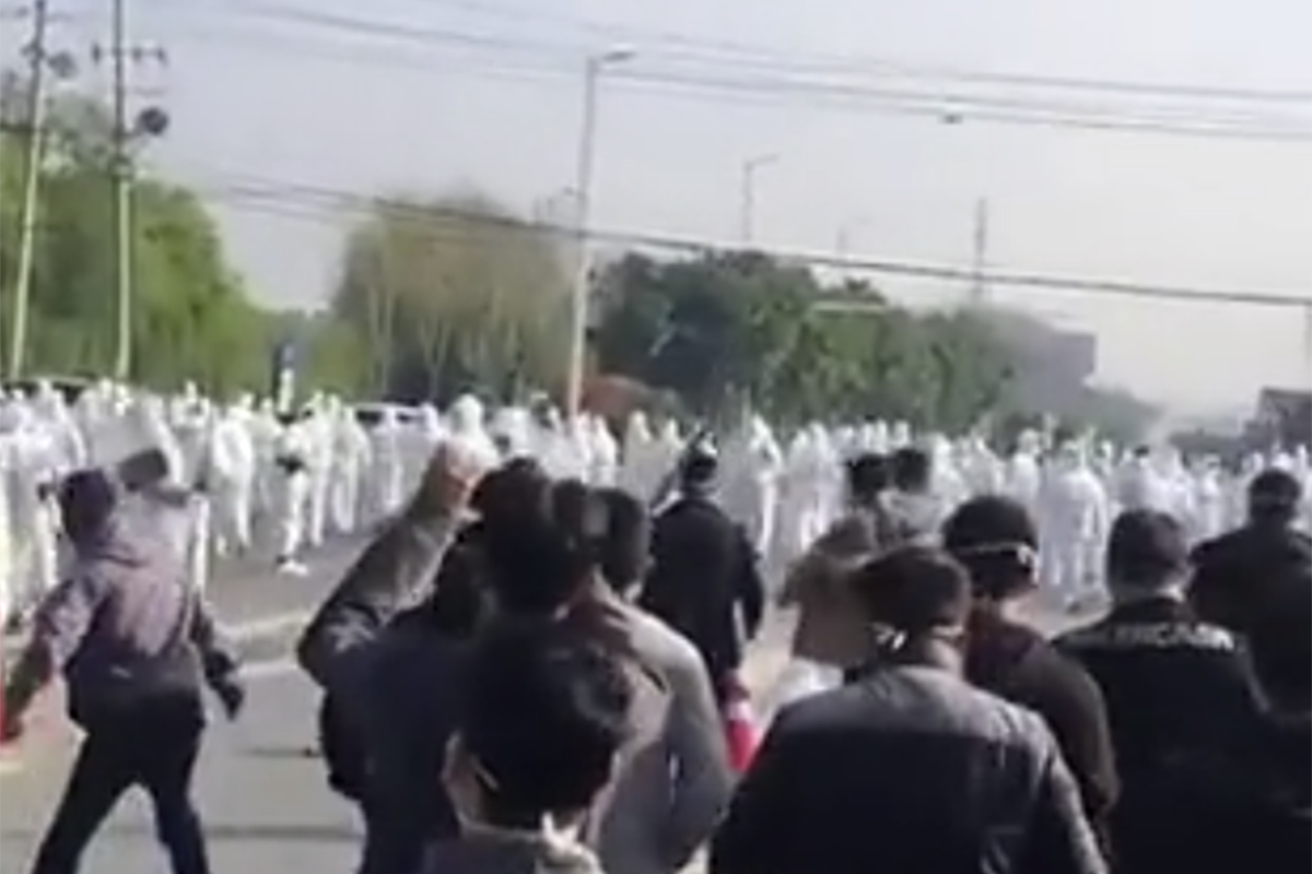 Protester på världens största iphonetillverkare Foxconn i Kina.