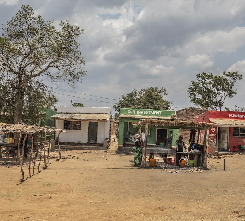 Gatuvy från Malawi med marknadsstånd.