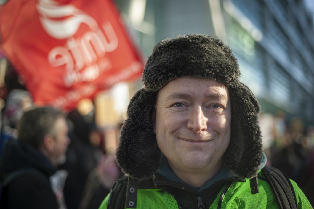 Sjuksköterskor förtjänar en riktig lön, säger Alister Knight.