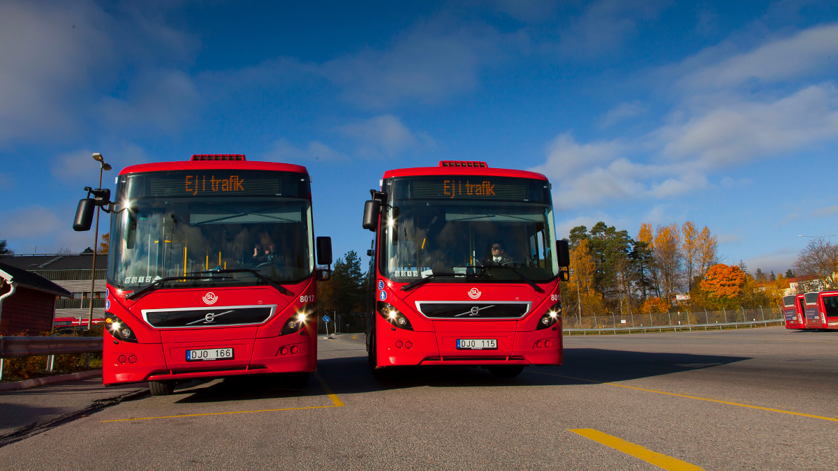 Två bussar, ej i trafik.