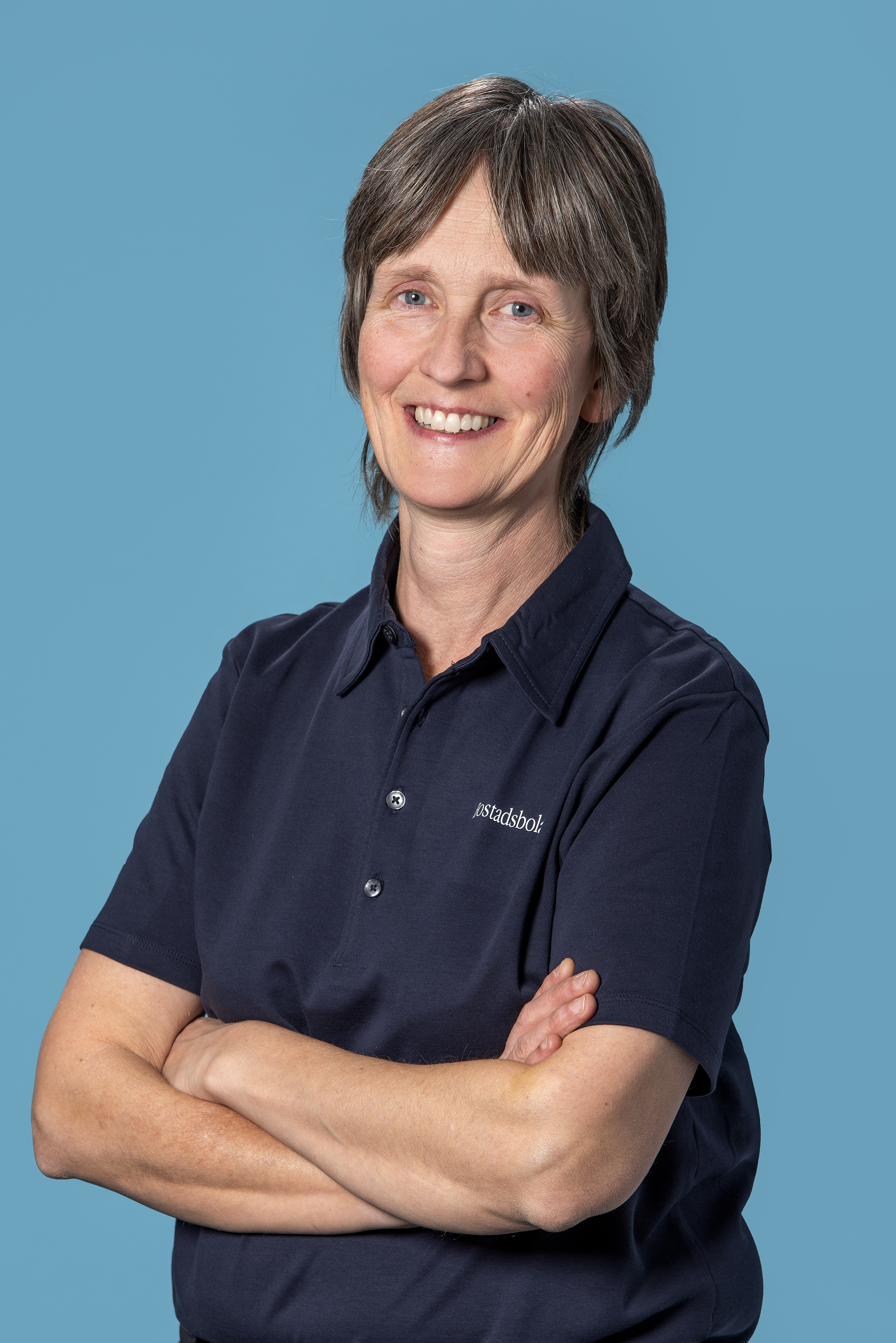 Ellinor Karlsson i firmakläder, Bostadsbolaget i Mjölby