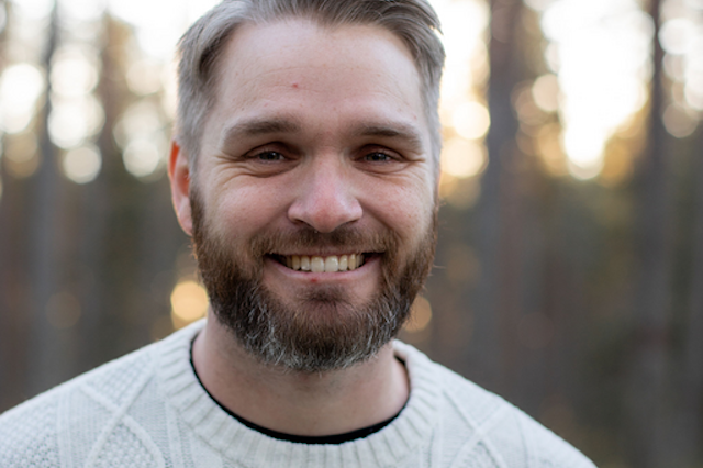 Fotografi på Erik Fridlund, utvecklingsansvarig Matsmarts lager i Örebro.