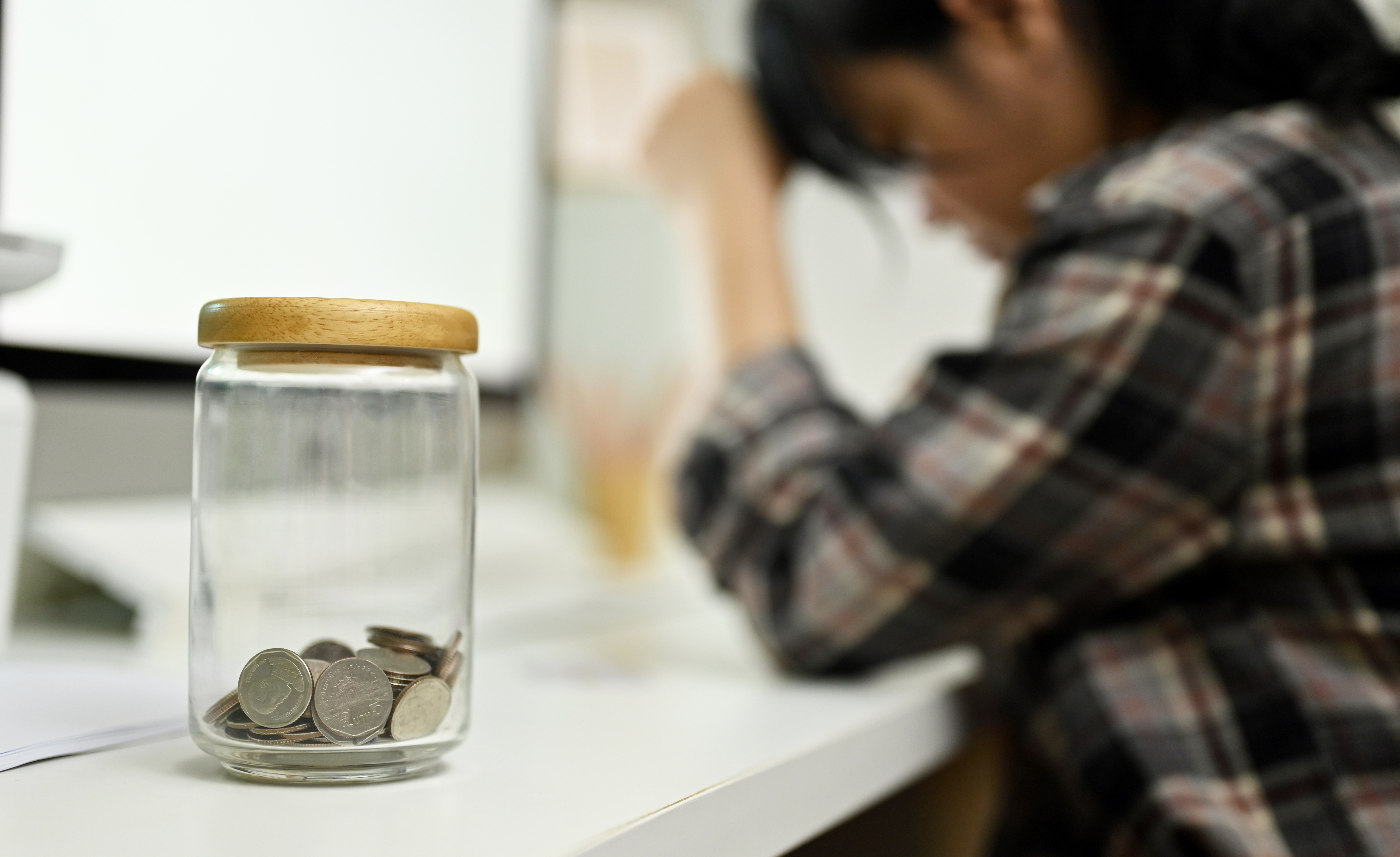 Fattig person vid bord