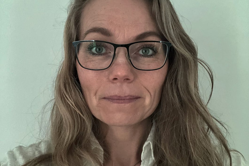 Marie Magnusson, skuldrådgivare kritiserar snabblånens kreditprövningar.